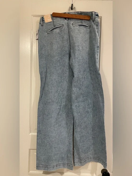 Kut from the Kloth Light Blue Wide Leg Jeans - Picture 2 of 3